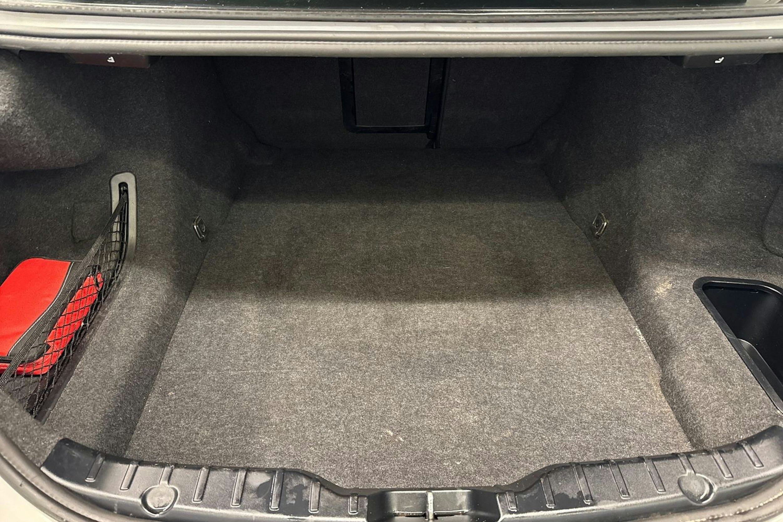 valkoinen BMW 520 2015 kuva 15.