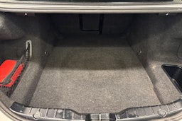 valkoinen BMW 520 2015 kuva 15.