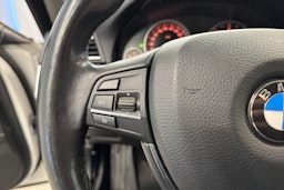 valkoinen BMW 520 2015 kuva 17.