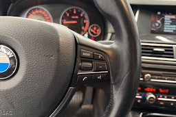 valkoinen BMW 520 2015 kuva 18.