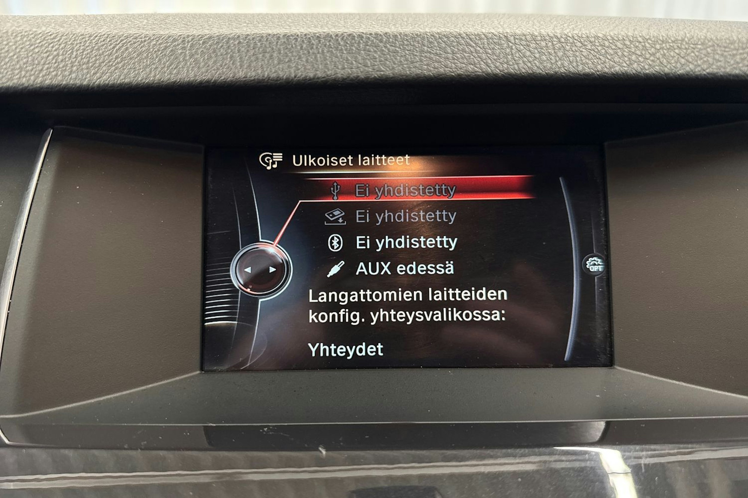 valkoinen BMW 520 2015 kuva 20.