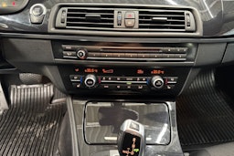 valkoinen BMW 520 2015 kuva 21.