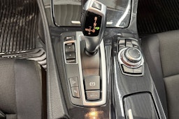 valkoinen BMW 520 2015 kuva 22.