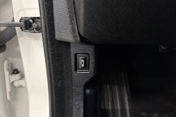 valkoinen BMW 520 2015 kuva 23.