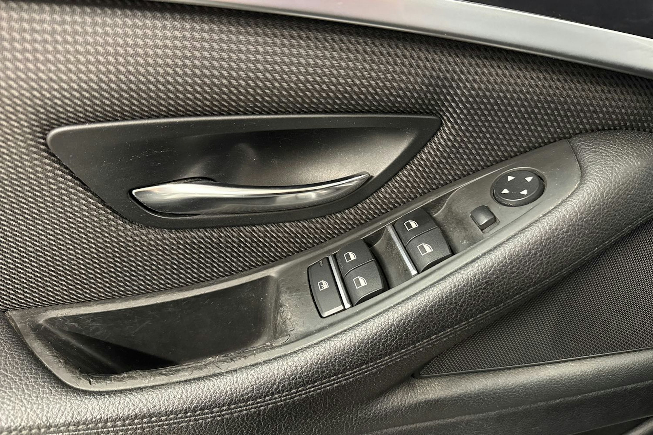 valkoinen BMW 520 2015 kuva 25.