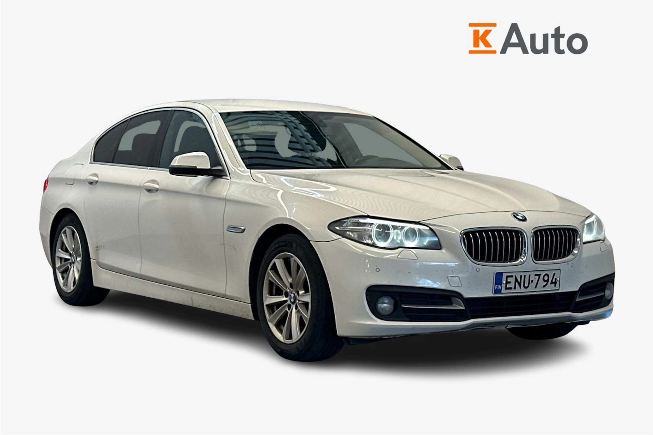 valkoinen BMW 520 2016 kuva 1.