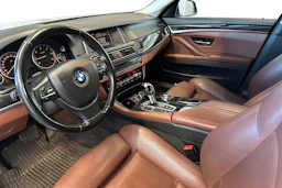valkoinen BMW 520 2016 kuva 3.
