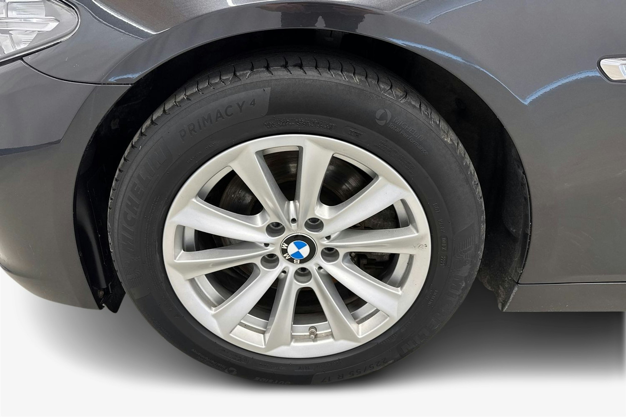 harmaa BMW 520 2015 kuva 11.