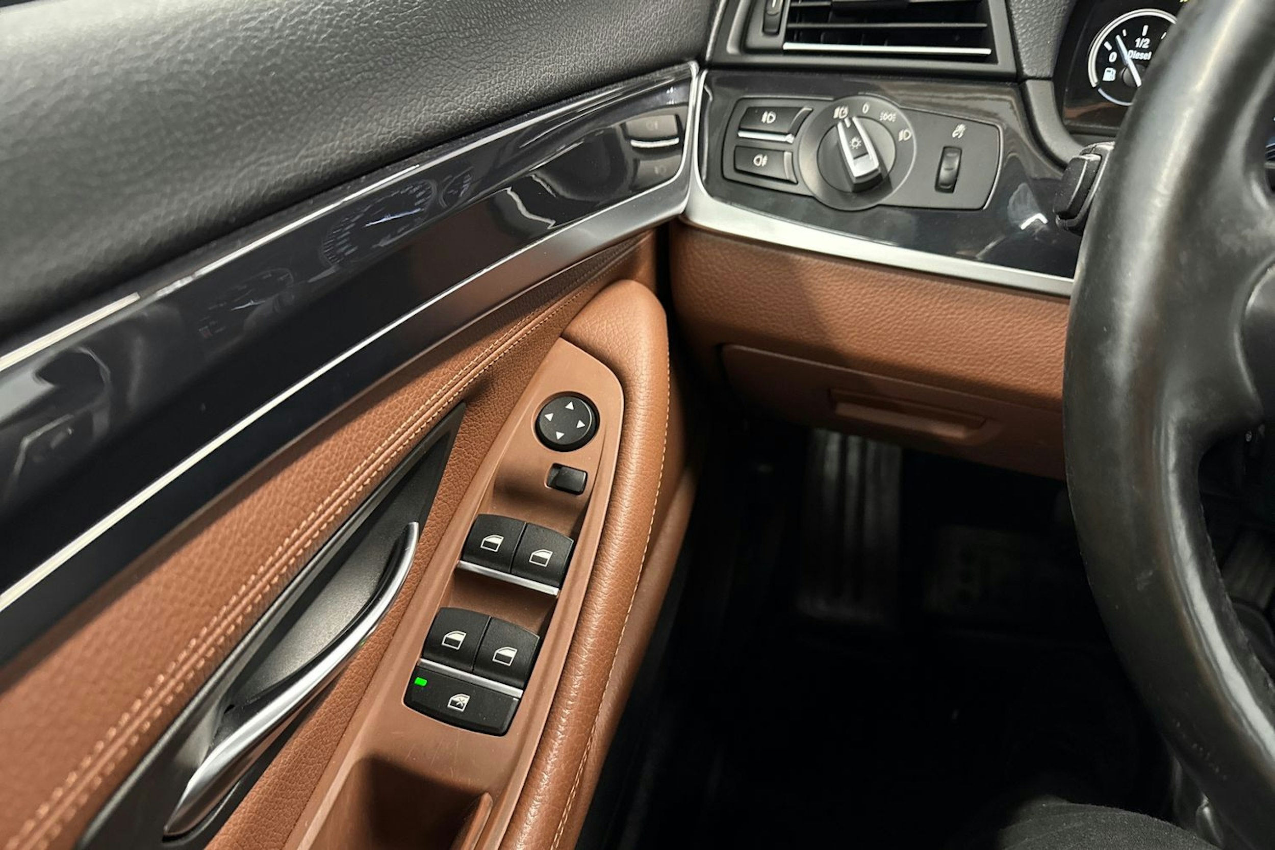 harmaa BMW 520 2015 kuva 23.