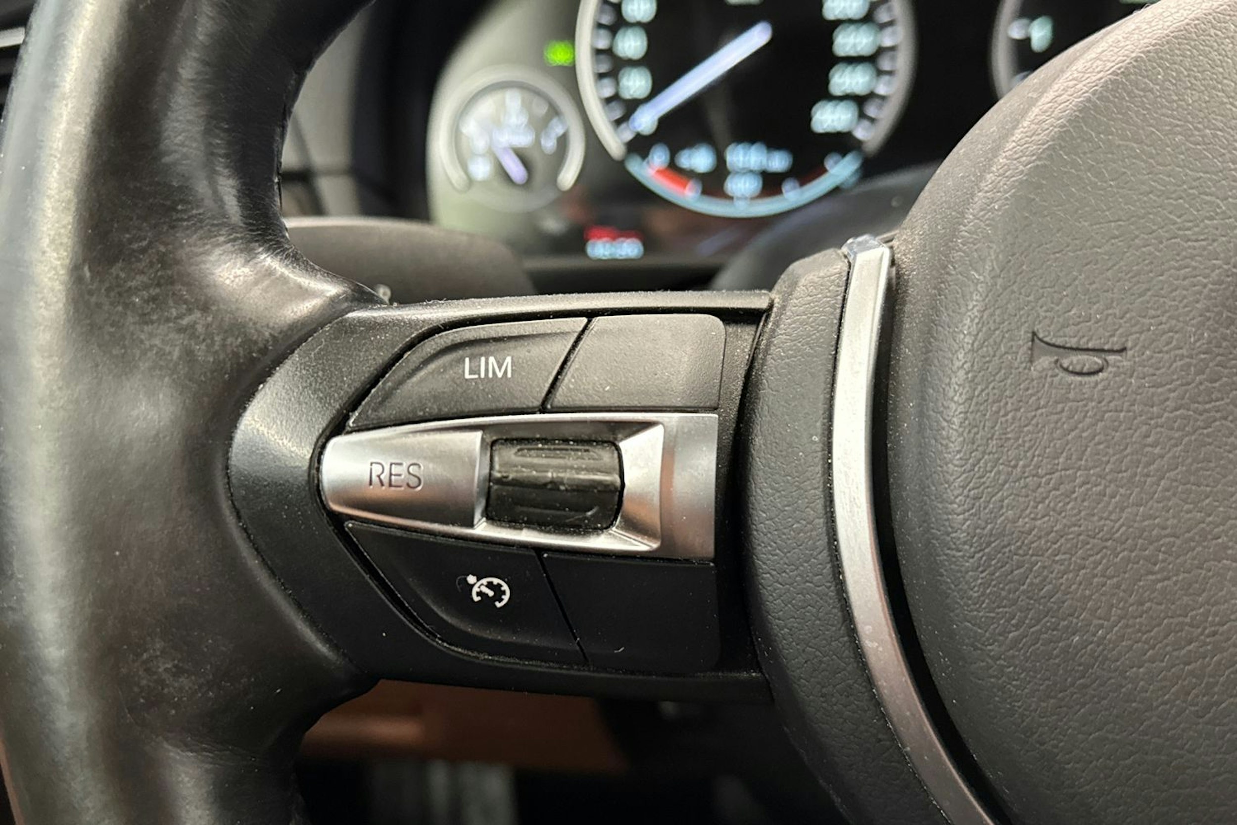 harmaa BMW 520 2015 kuva 24.
