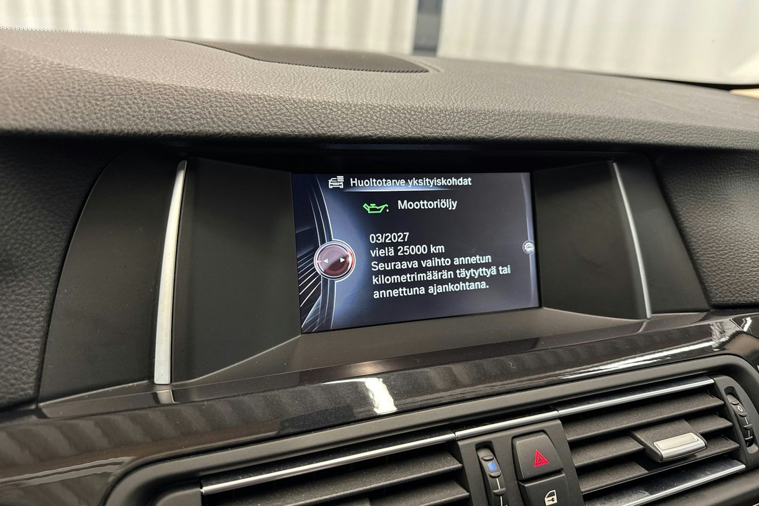 harmaa BMW 520 2015 kuva 30.