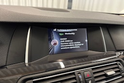 harmaa BMW 520 2015 kuva 30.