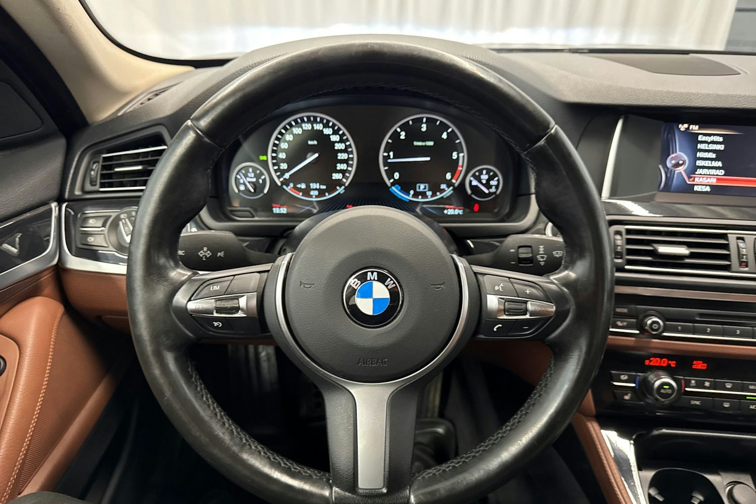 harmaa BMW 520 2015 kuva 32.