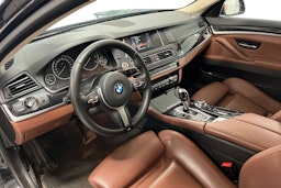 musta BMW 520 2015 kuva 3.