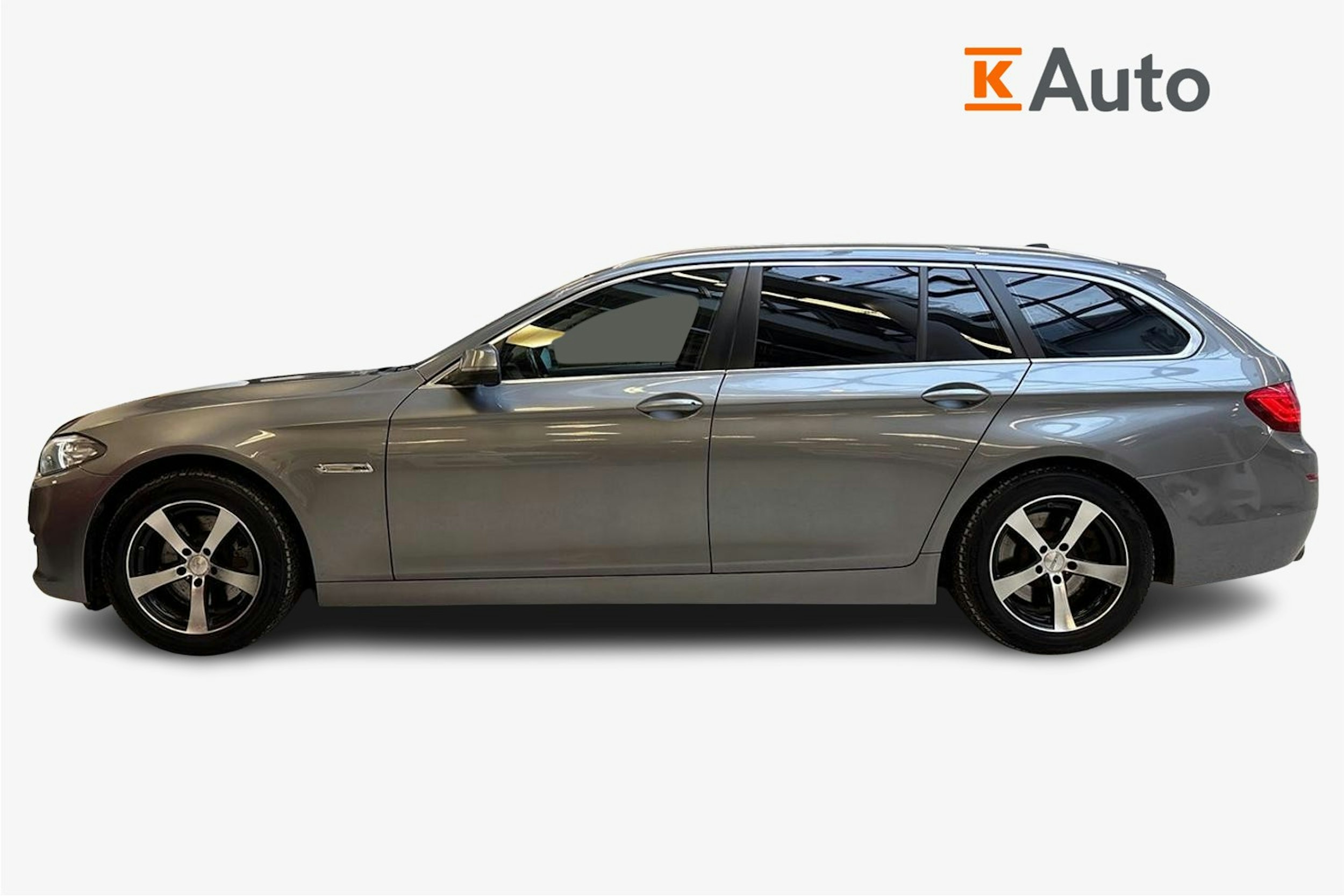 musta BMW 520 2015 kuva 6.