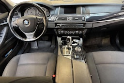 musta BMW 520 2015 kuva 9.