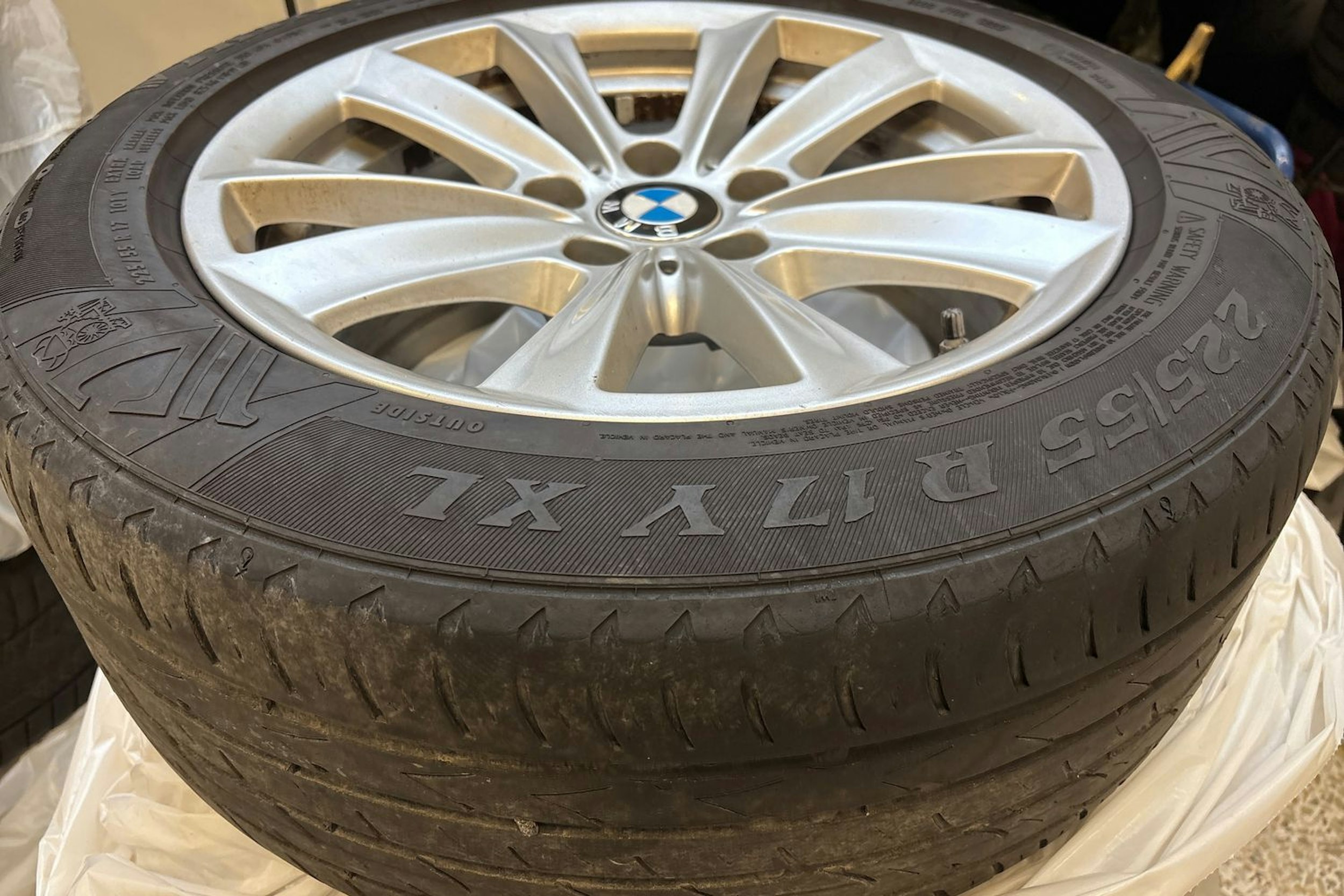 musta BMW 520 2015 kuva 14.