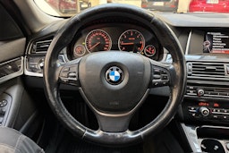 musta BMW 520 2015 kuva 17.