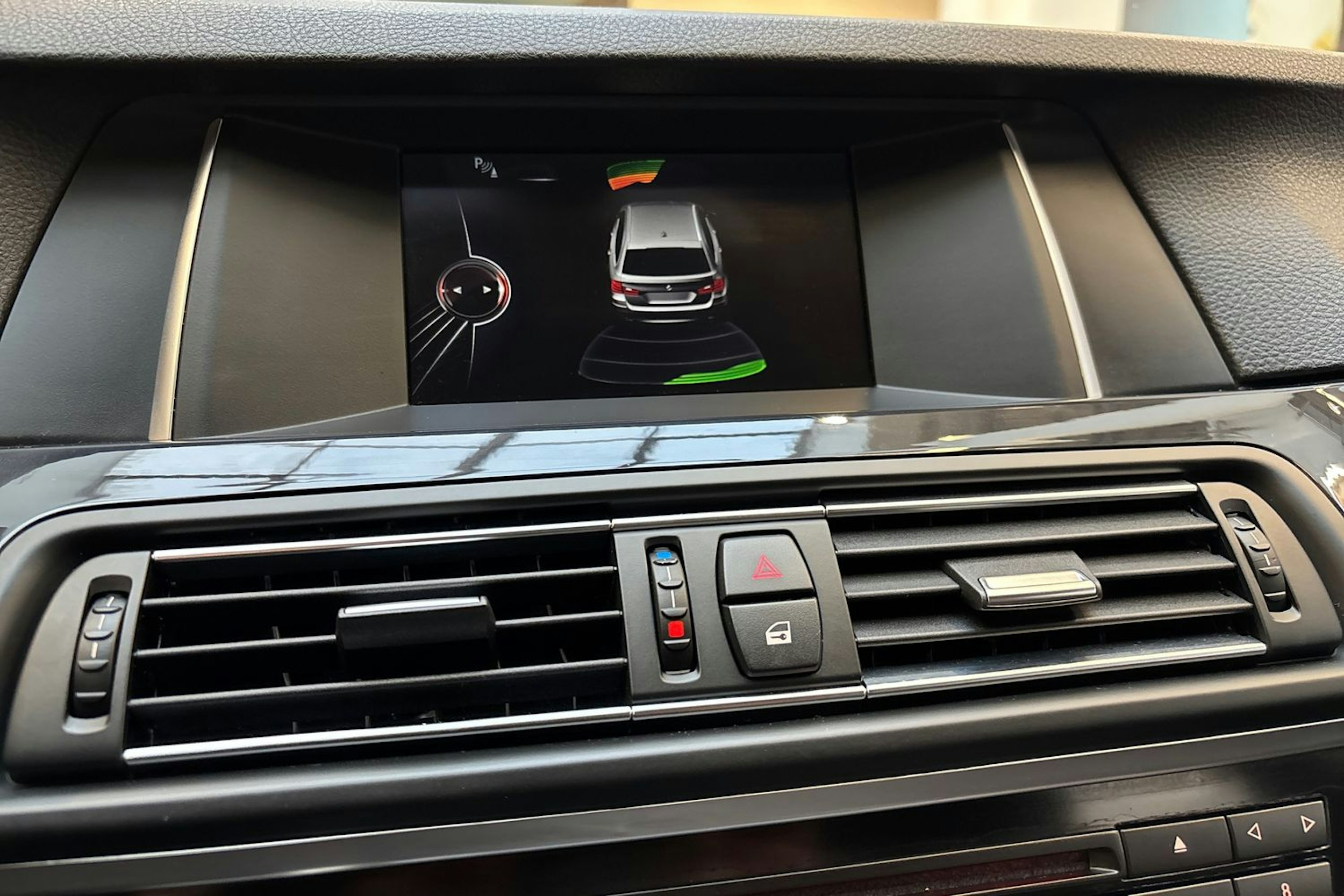 musta BMW 520 2015 kuva 19.