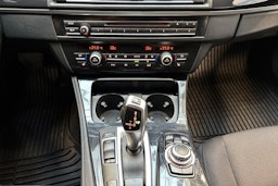 musta BMW 520 2015 kuva 20.