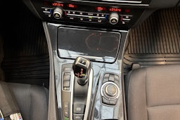 musta BMW 520 2015 kuva 21.