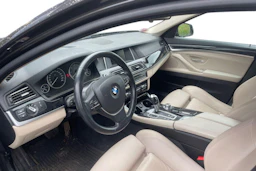 ruskea (beige) BMW 520 2015 kuva 3.