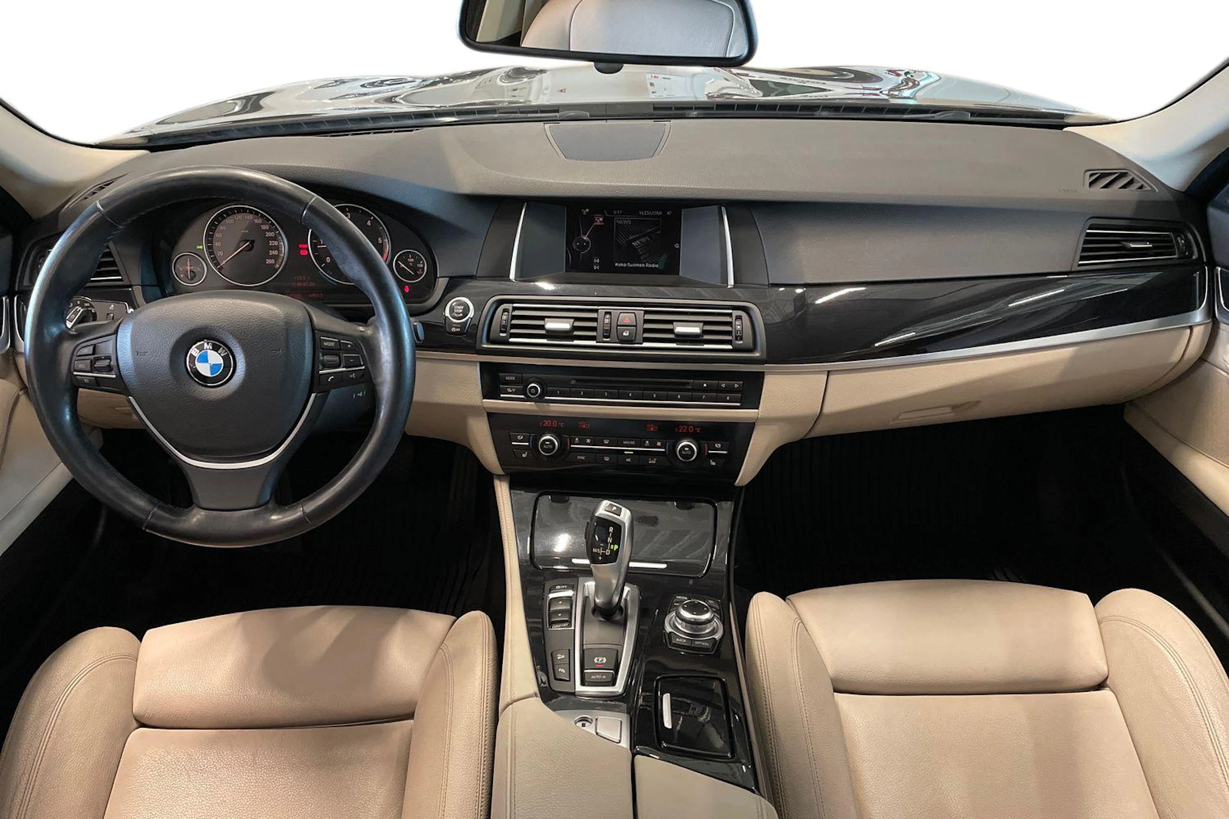 ruskea (beige) BMW 520 2015 kuva 7.