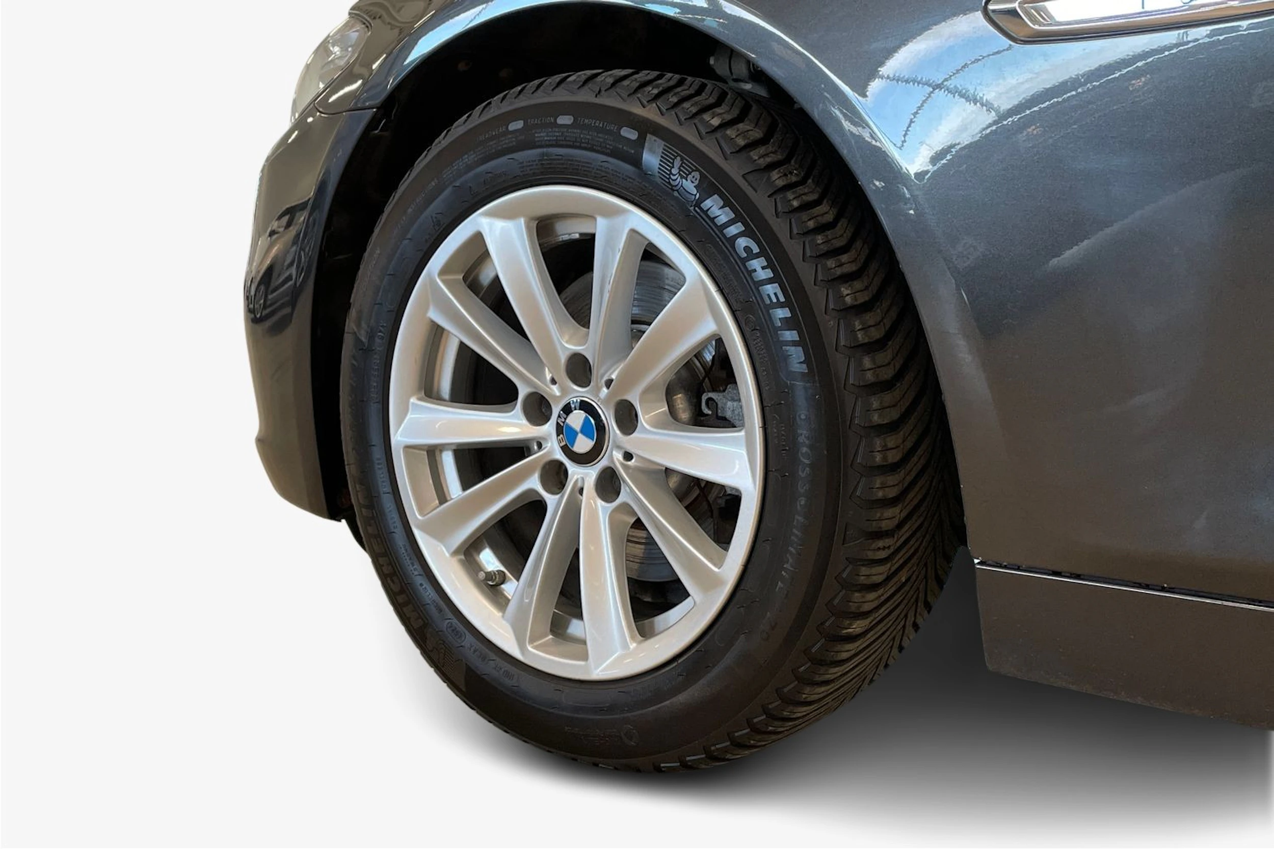 ruskea (beige) BMW 520 2015 kuva 9.