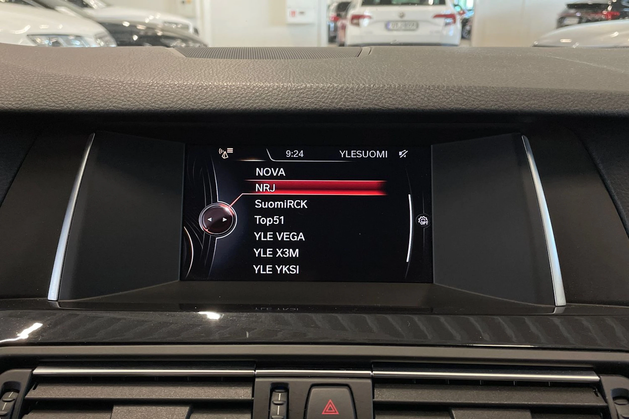 ruskea (beige) BMW 520 2015 kuva 16.