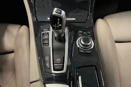 ruskea (beige) BMW 520 2015 kuva 20.