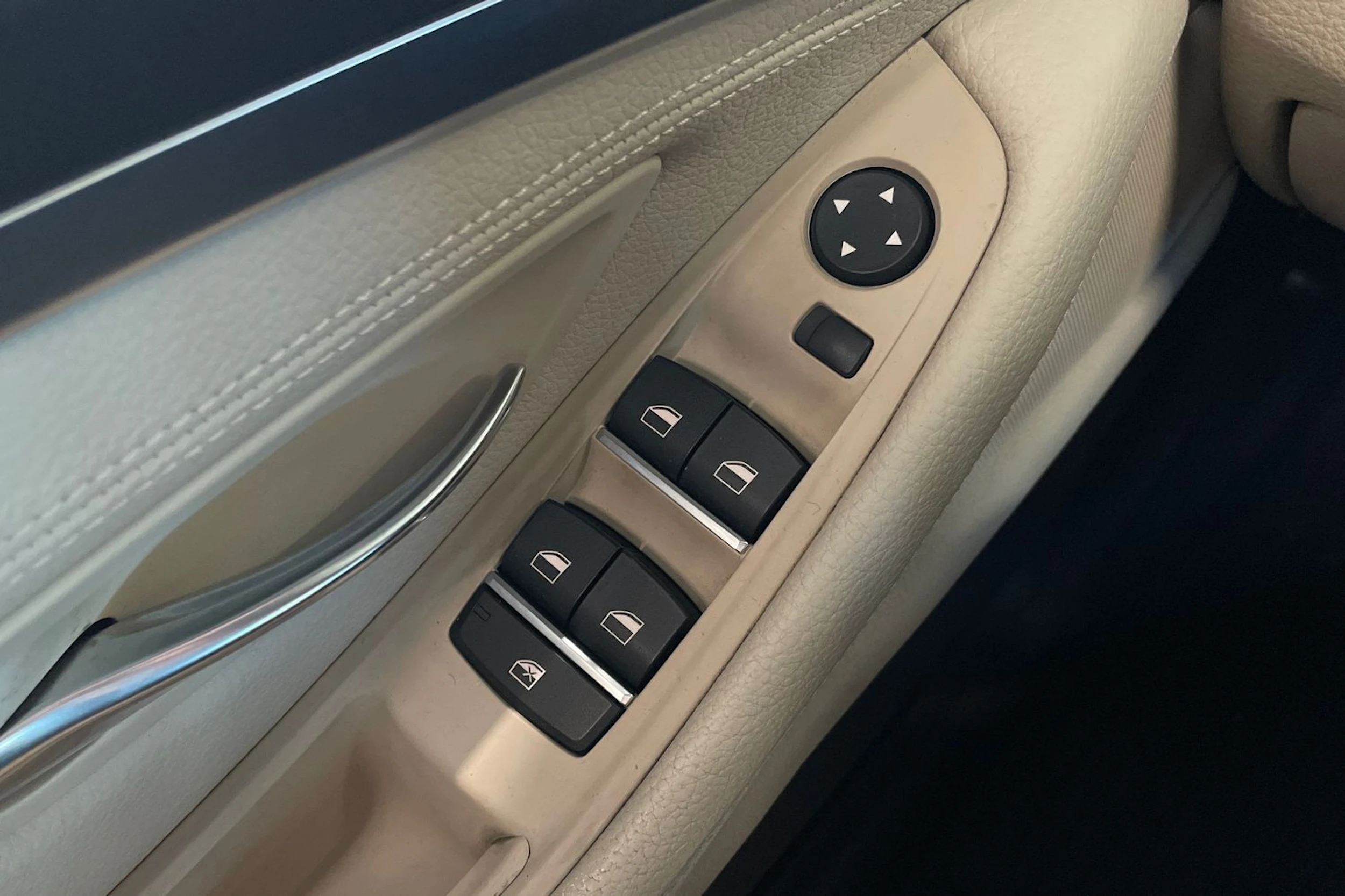 ruskea (beige) BMW 520 2015 kuva 21.