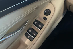 ruskea (beige) BMW 520 2015 kuva 21.