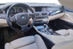 Ruskea (beige) BMW 520 2015 kuva 3.