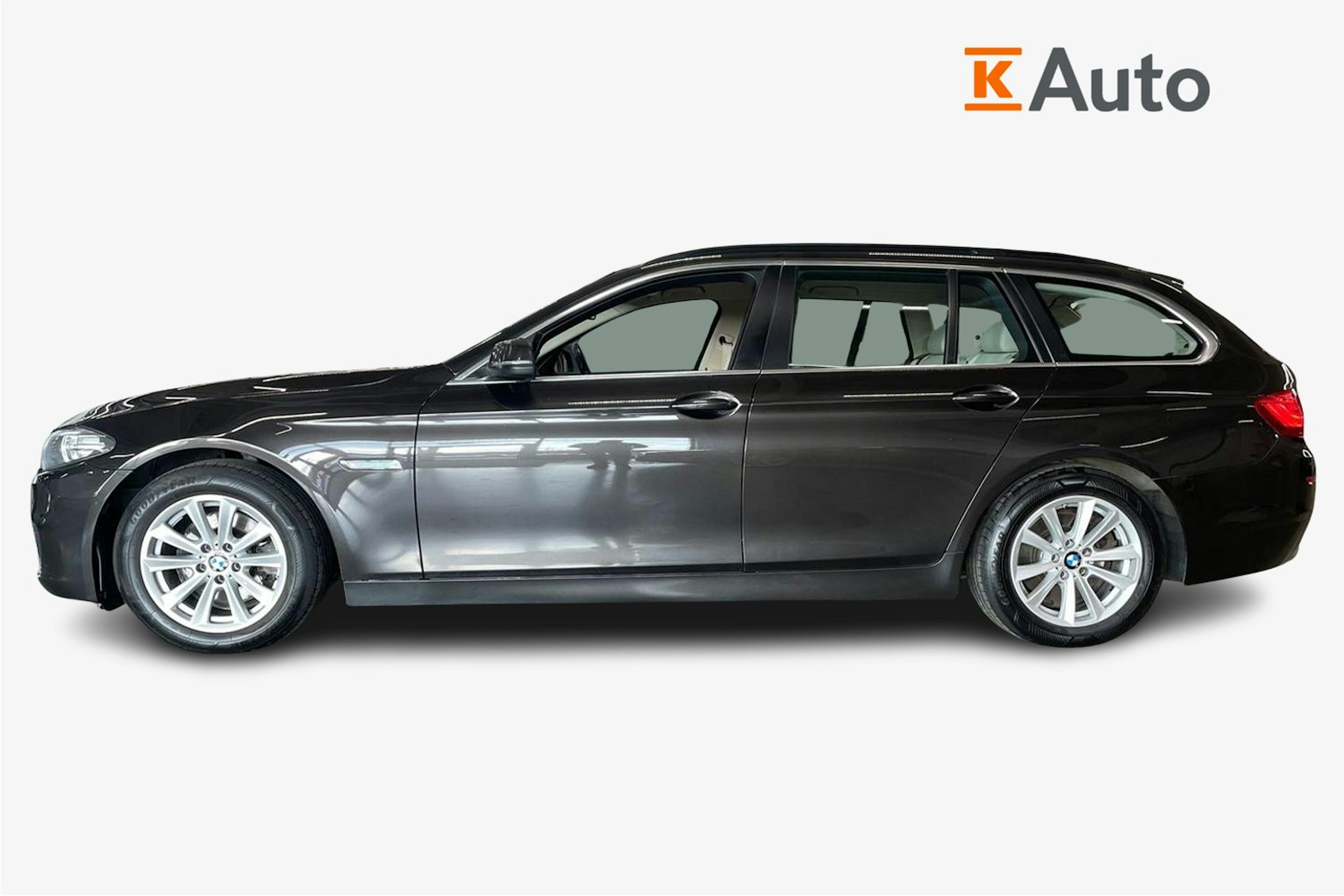 Ruskea (beige) BMW 520 2015 kuva 6.