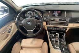 Ruskea (beige) BMW 520 2015 kuva 9.