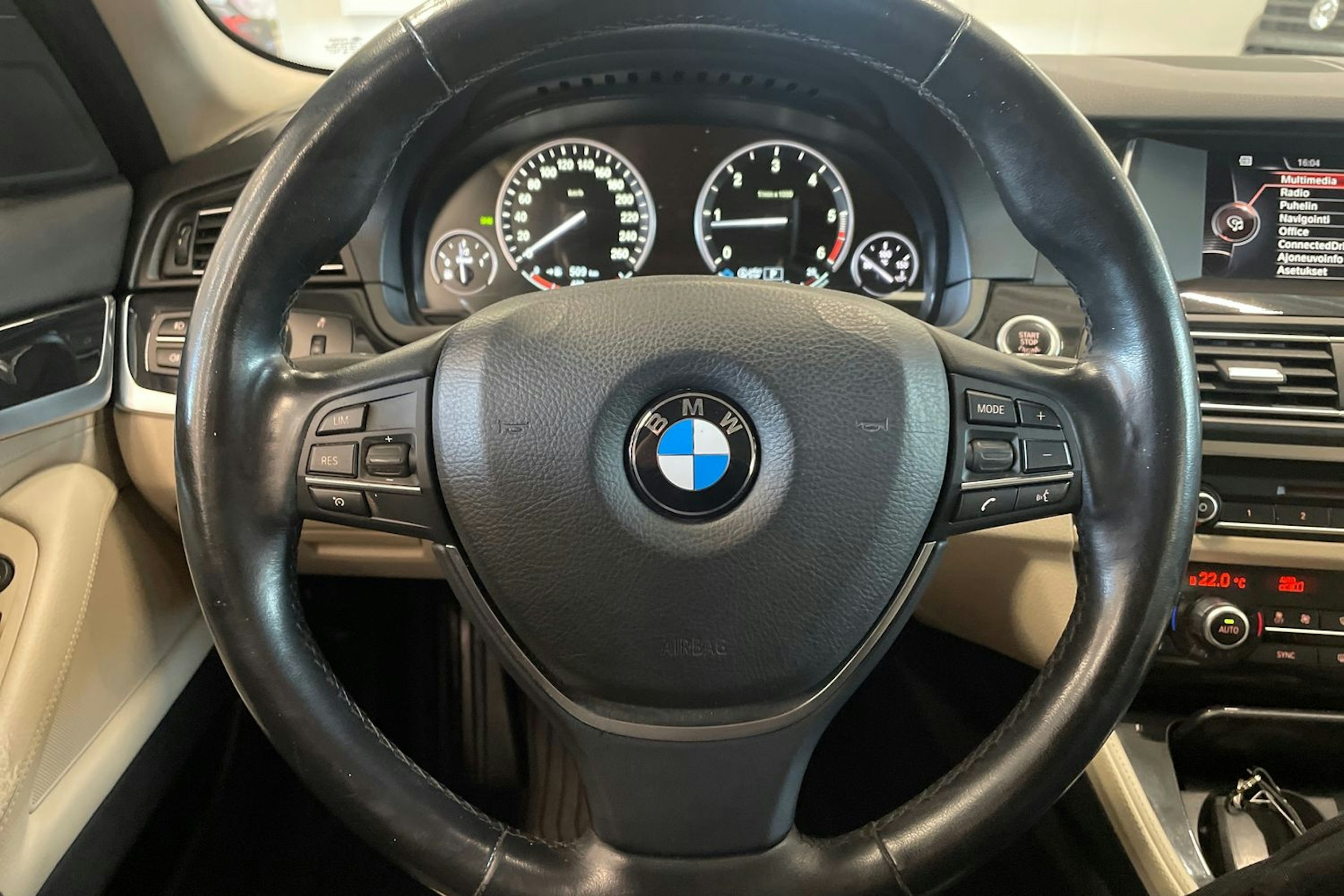 Ruskea (beige) BMW 520 2015 kuva 16.