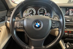 Ruskea (beige) BMW 520 2015 kuva 16.