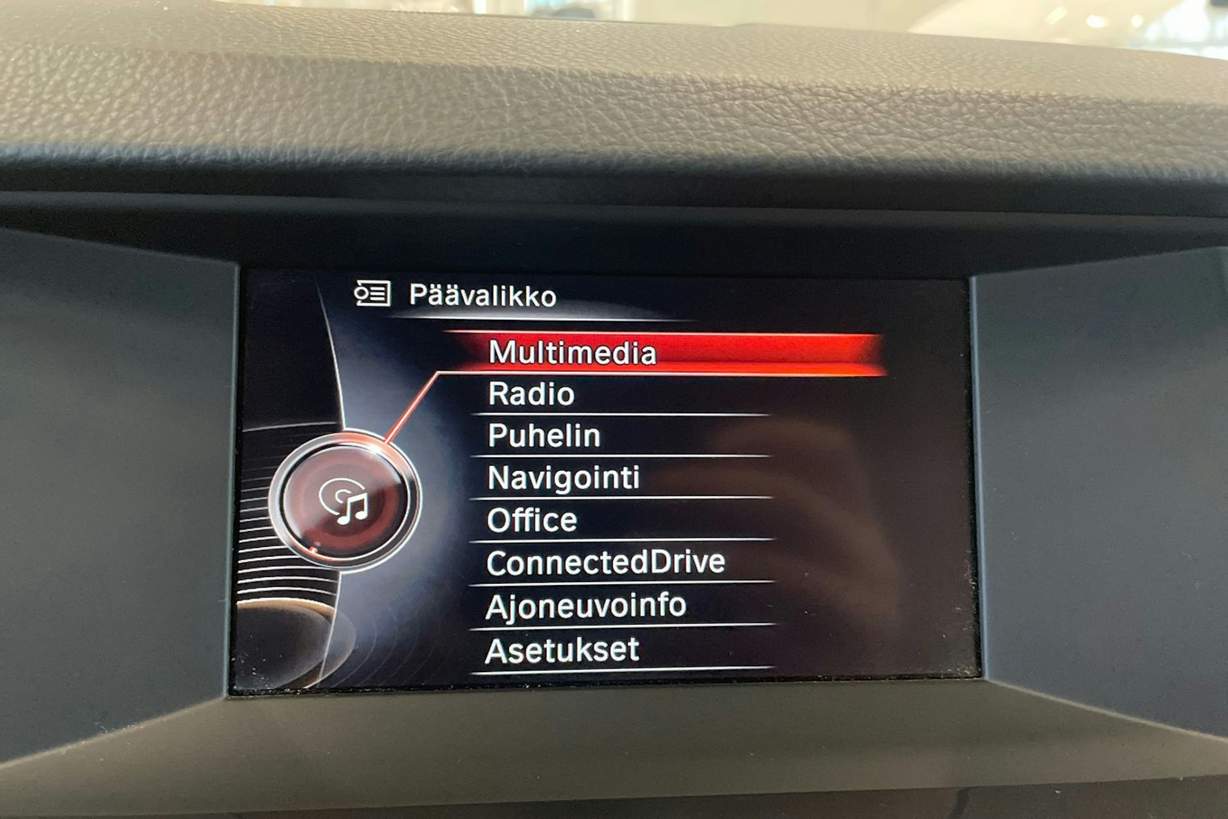 Ruskea (beige) BMW 520 2015 kuva 22.