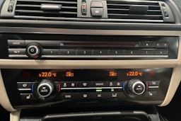 Ruskea (beige) BMW 520 2015 kuva 26.