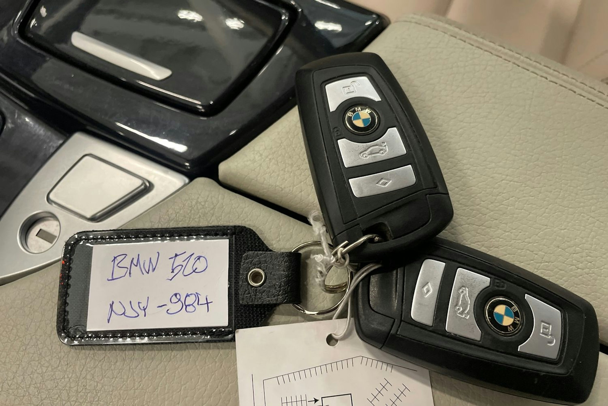 Ruskea (beige) BMW 520 2015 kuva 28.