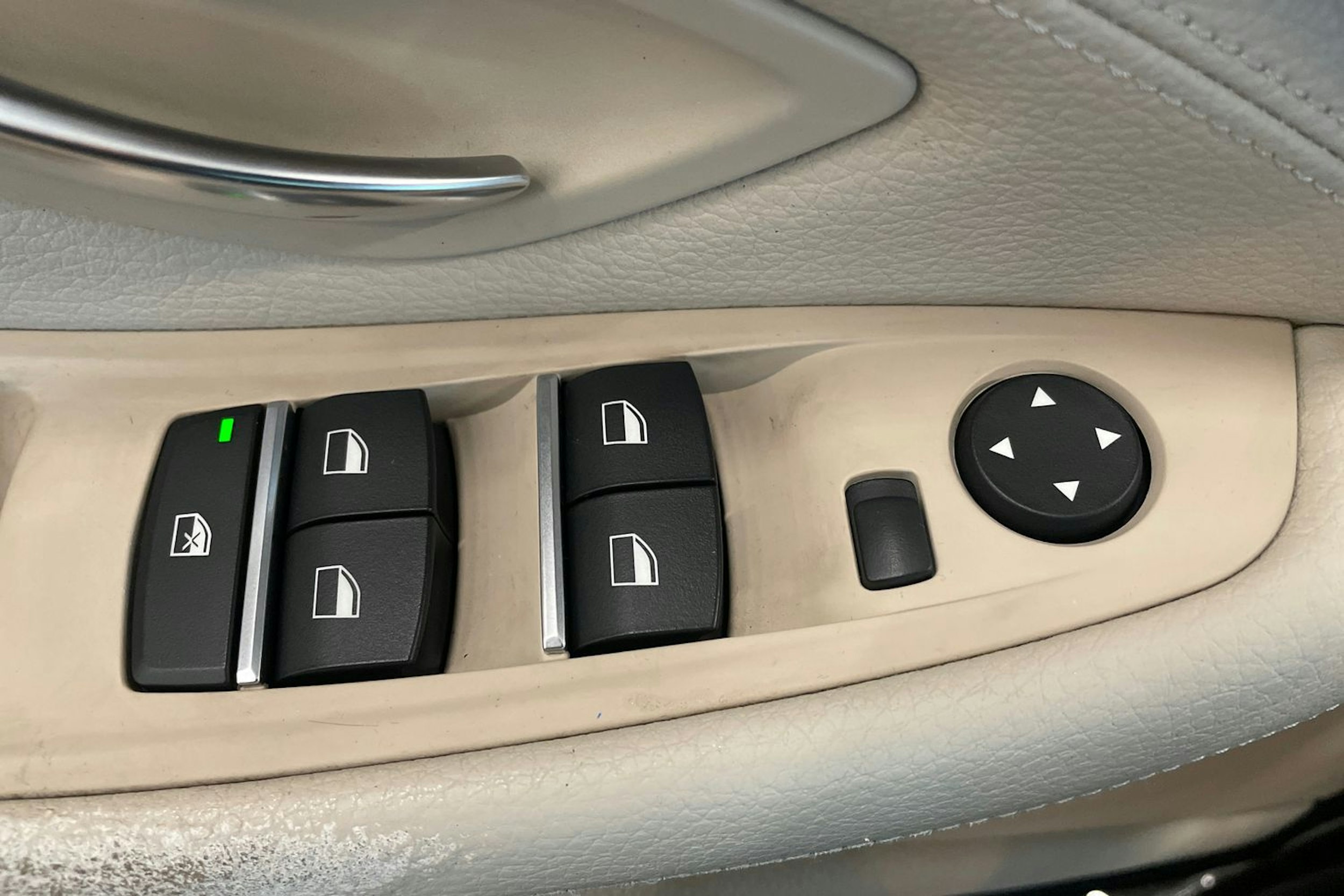 Ruskea (beige) BMW 520 2015 kuva 29.