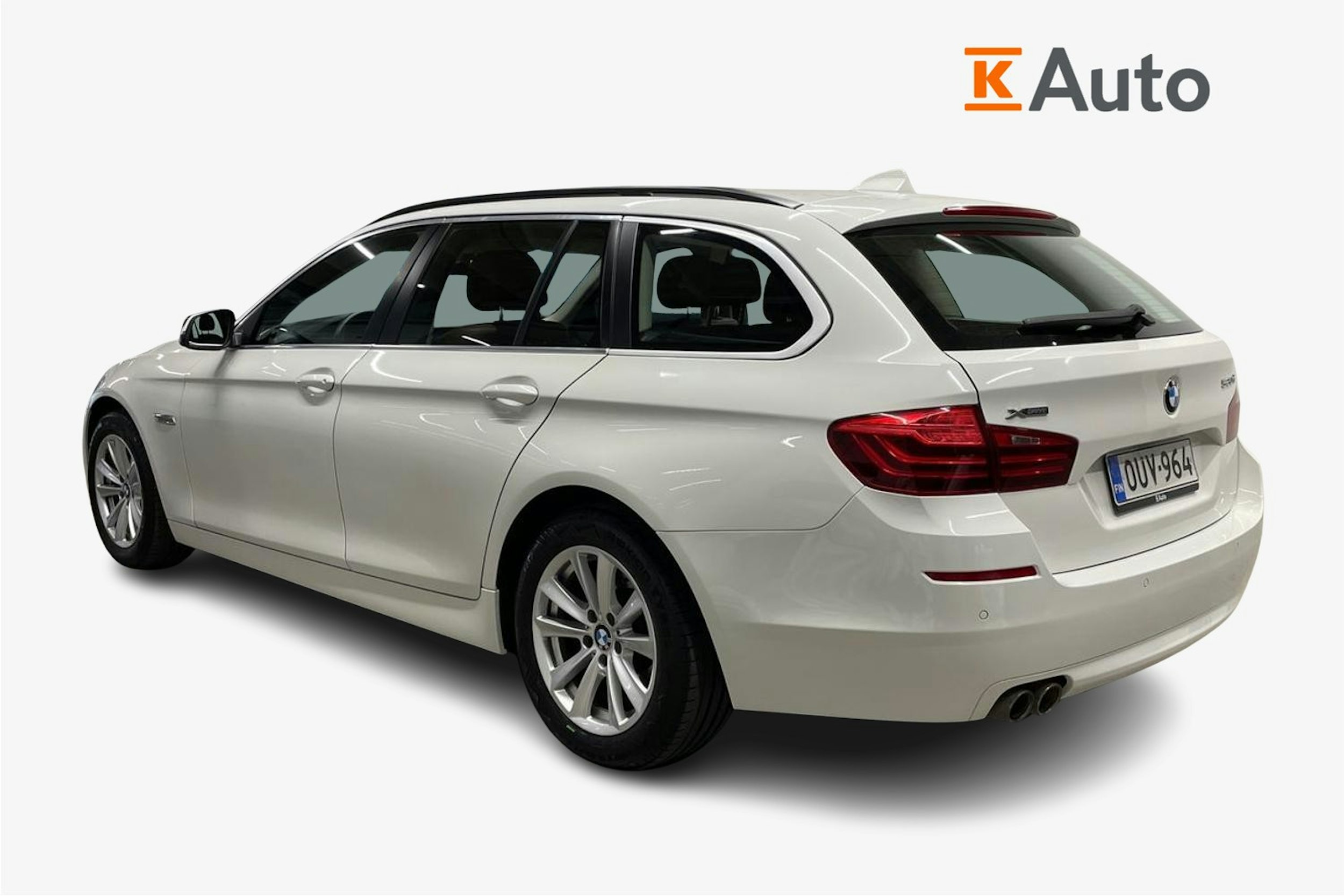 Valkoinen BMW 520 2015 kuva 2.