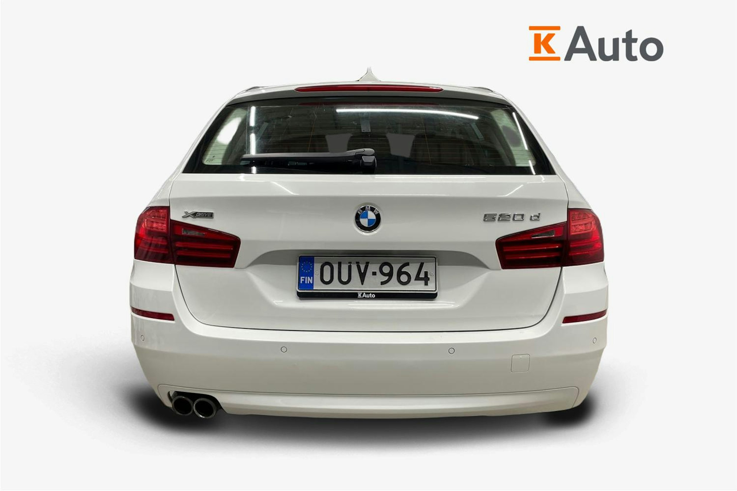 Valkoinen BMW 520 2015 kuva 3.