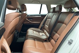Valkoinen BMW 520 2015 kuva 10.