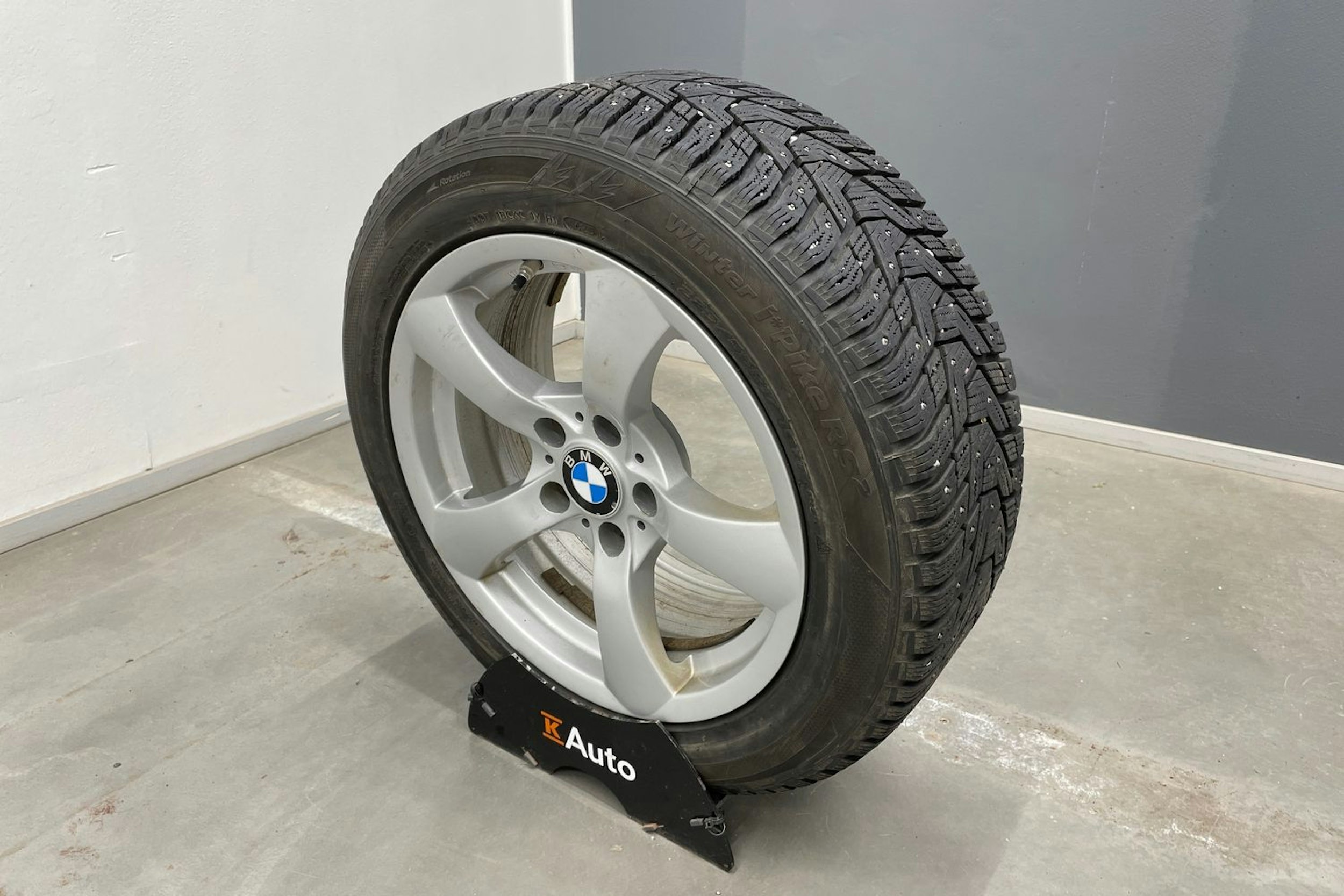 Valkoinen BMW 520 2015 kuva 14.