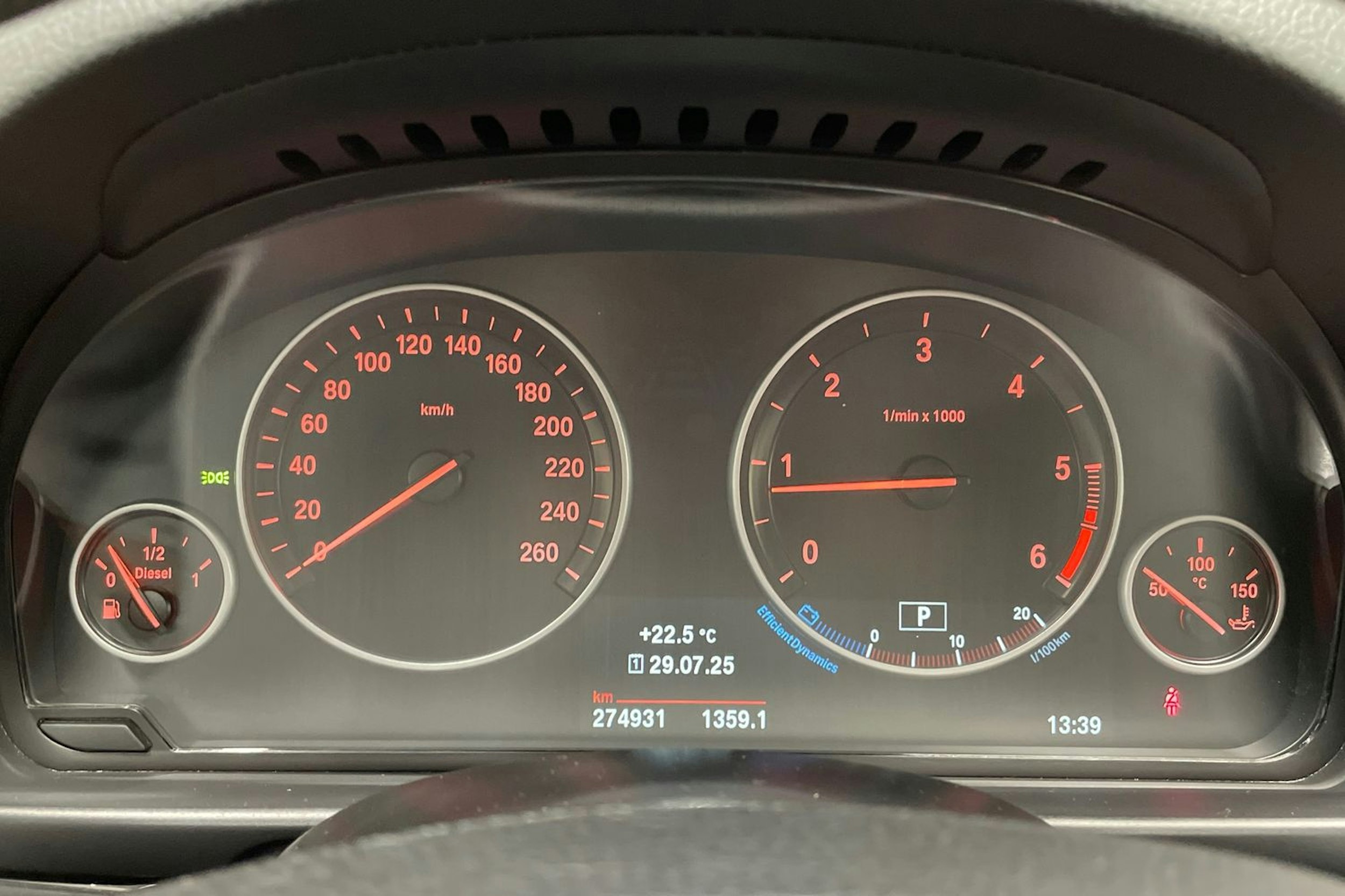 Valkoinen BMW 520 2015 kuva 16.