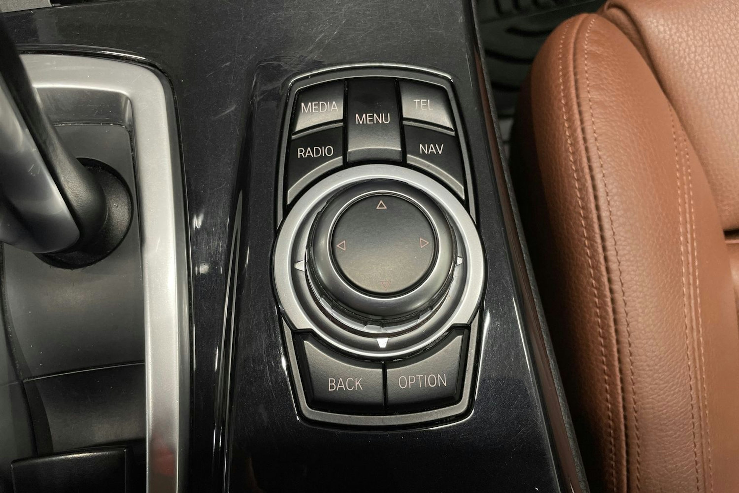 Valkoinen BMW 520 2015 kuva 21.