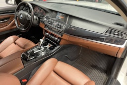 Valkoinen BMW 520 2015 kuva 28.