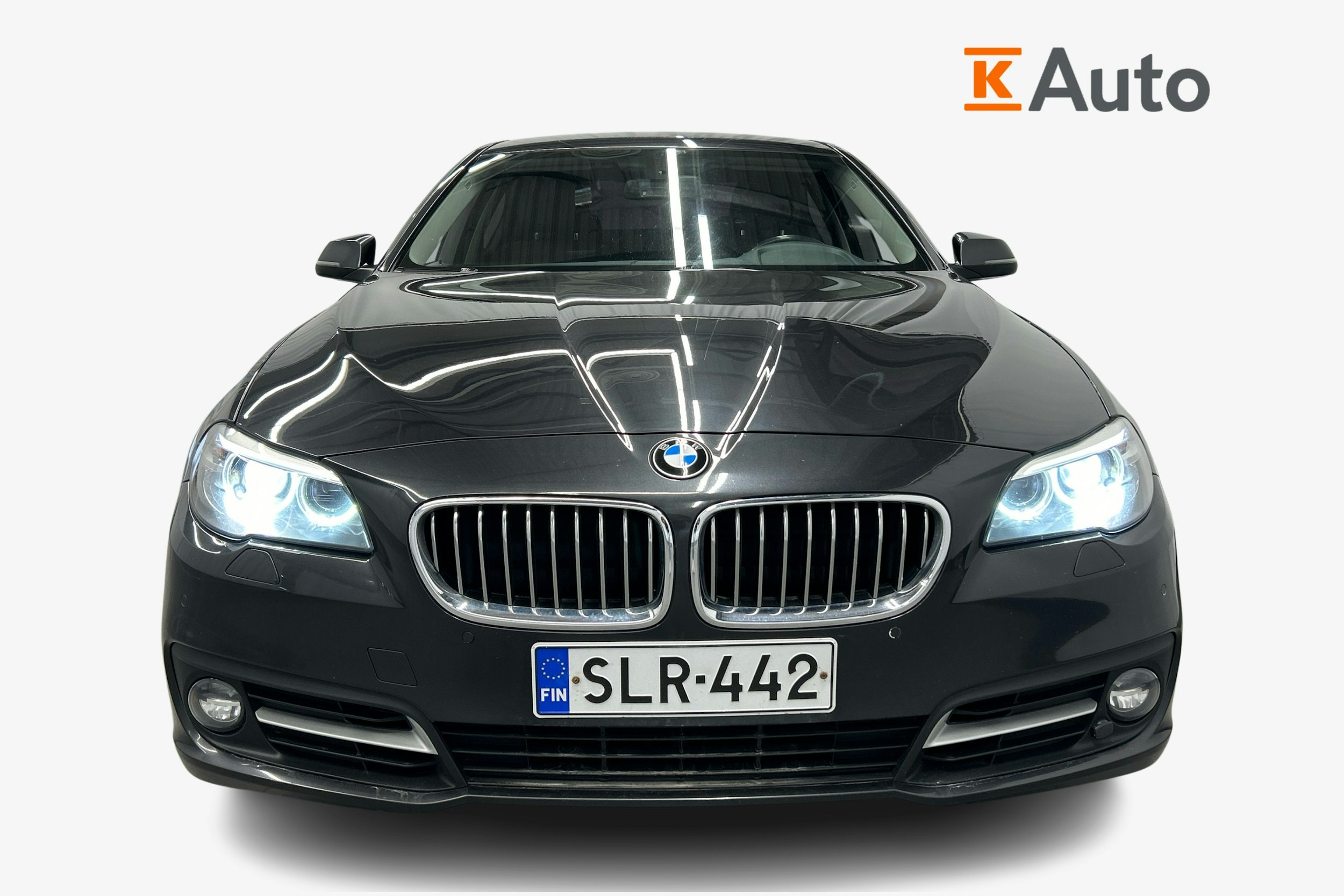 harmaa BMW 520 2015 kuva 4.