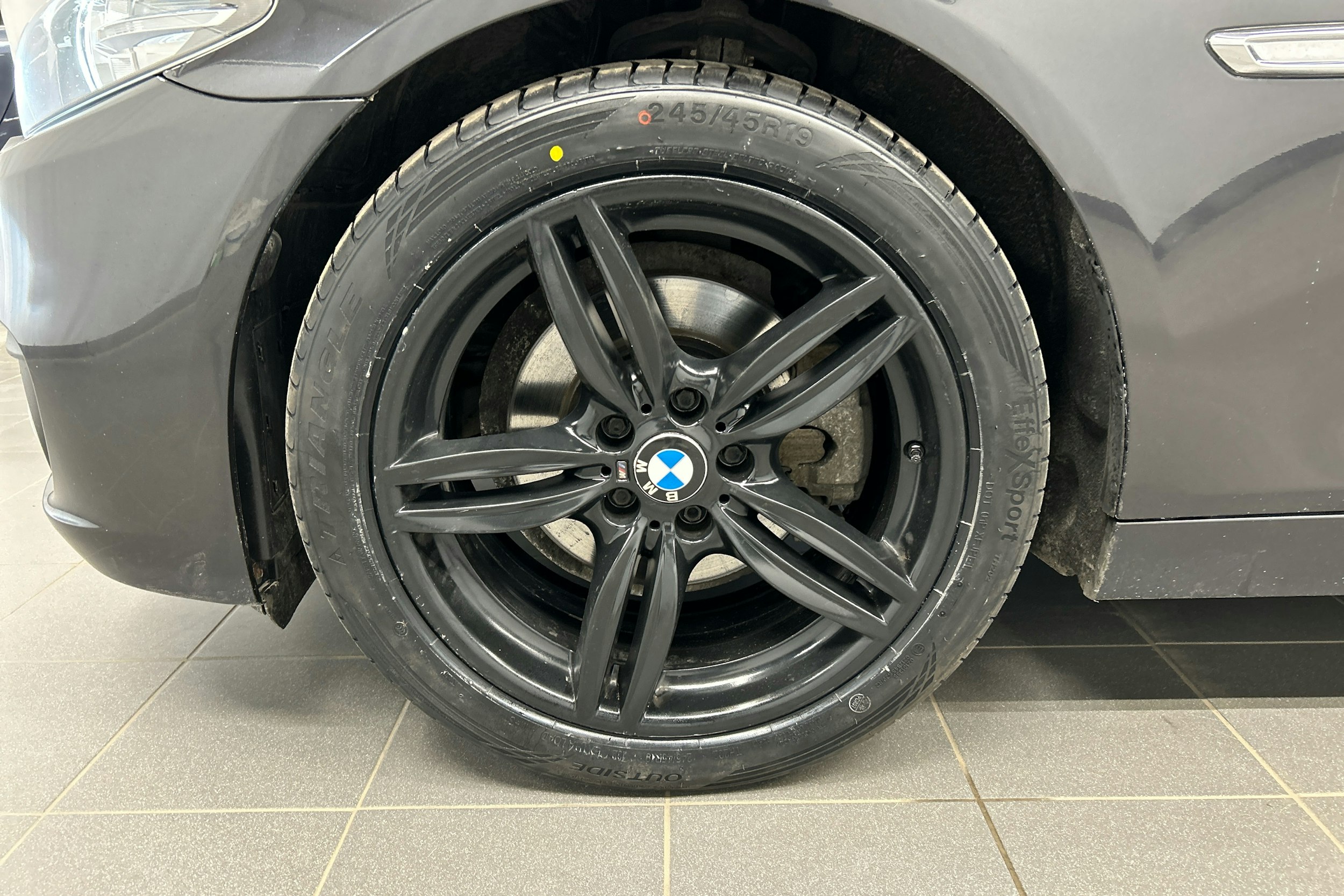 harmaa BMW 520 2015 kuva 9.